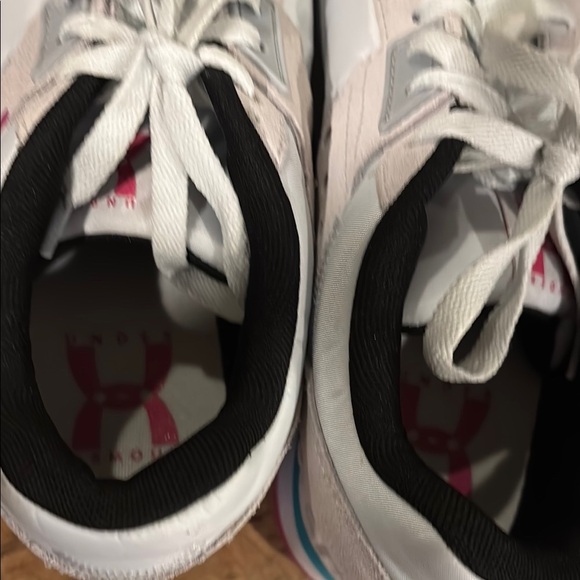 Under armour “essential runner”woman’s running shoes sz 9 - Picture 7 of 10